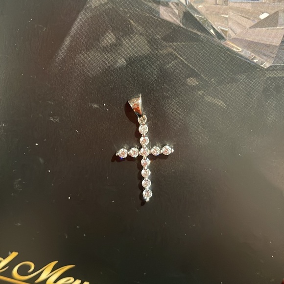 14kt W/G 1/2 carat TW diamond cross pendant - Picture 3 of 5